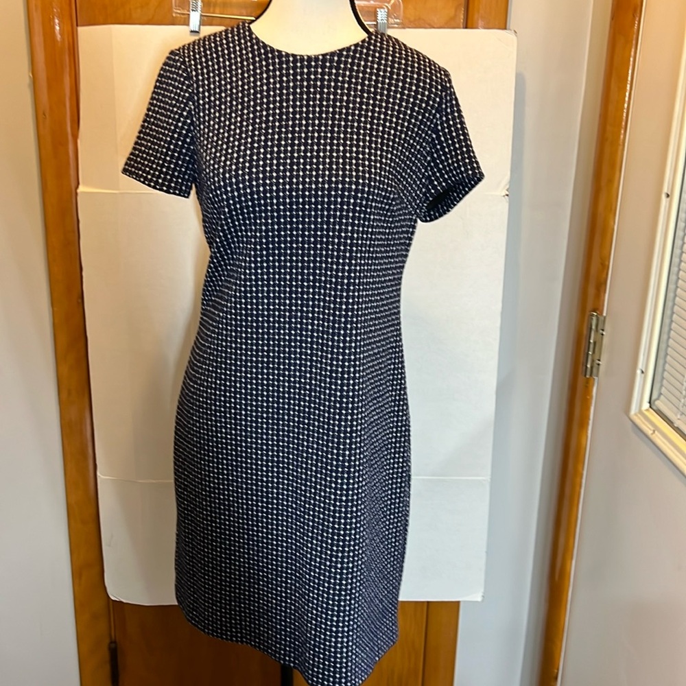 Calvin Klein Navy Blue and White Short Sleeve Midi Dress with Zipper (size 4)